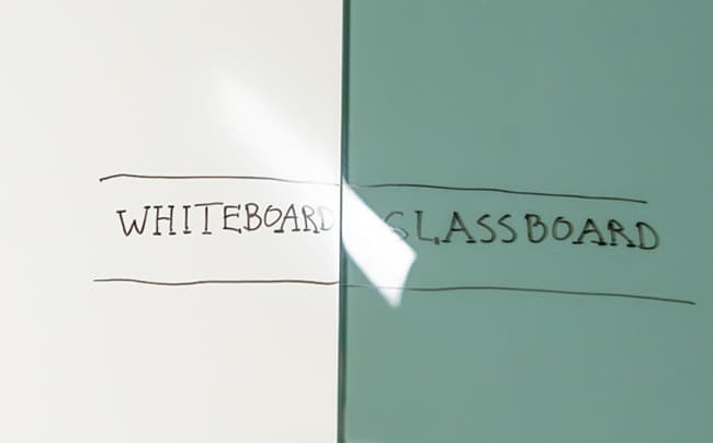 Perbedaan Whiteboard dan Glassboard